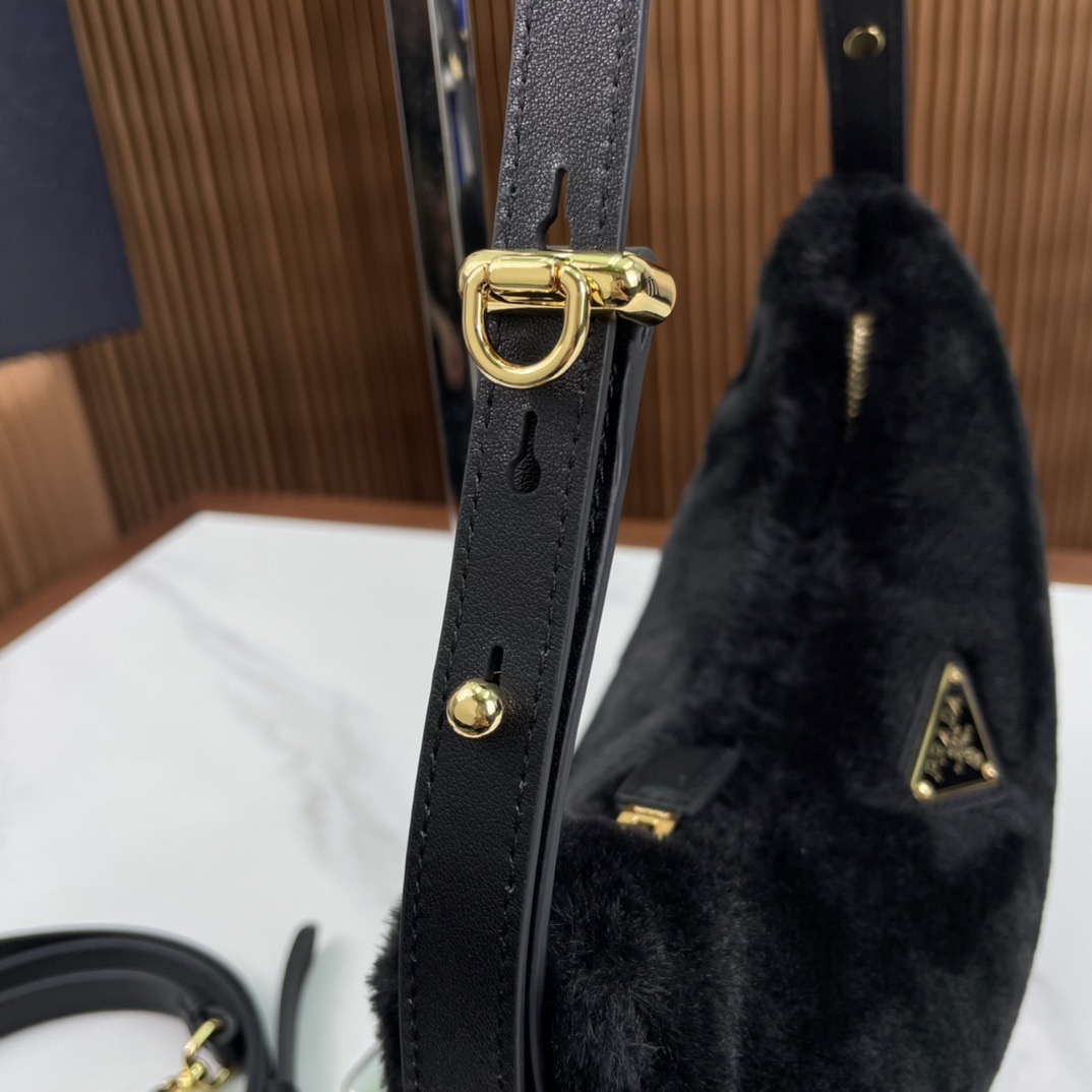 P*rada Bag Top Quality