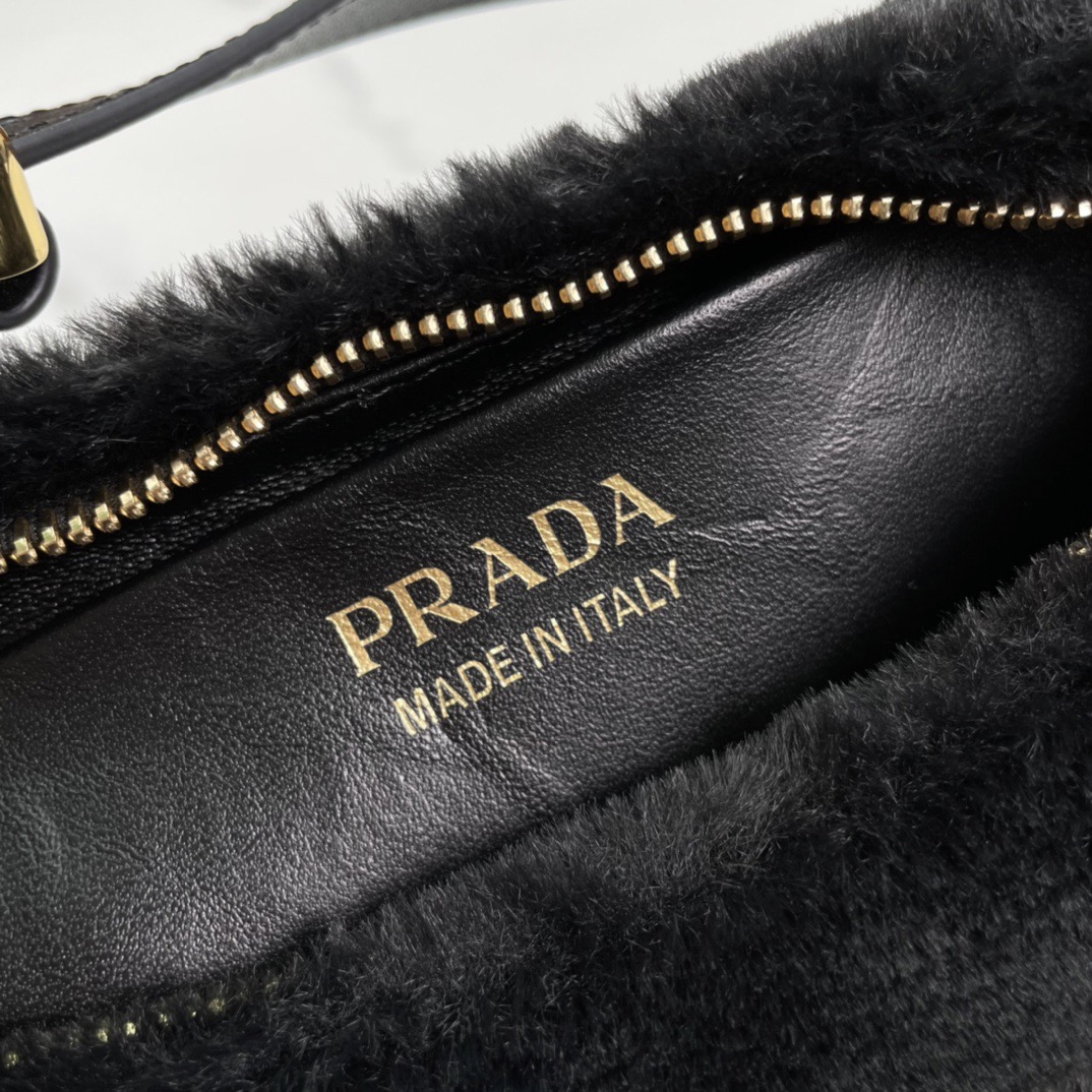 P*rada Bag Top Quality