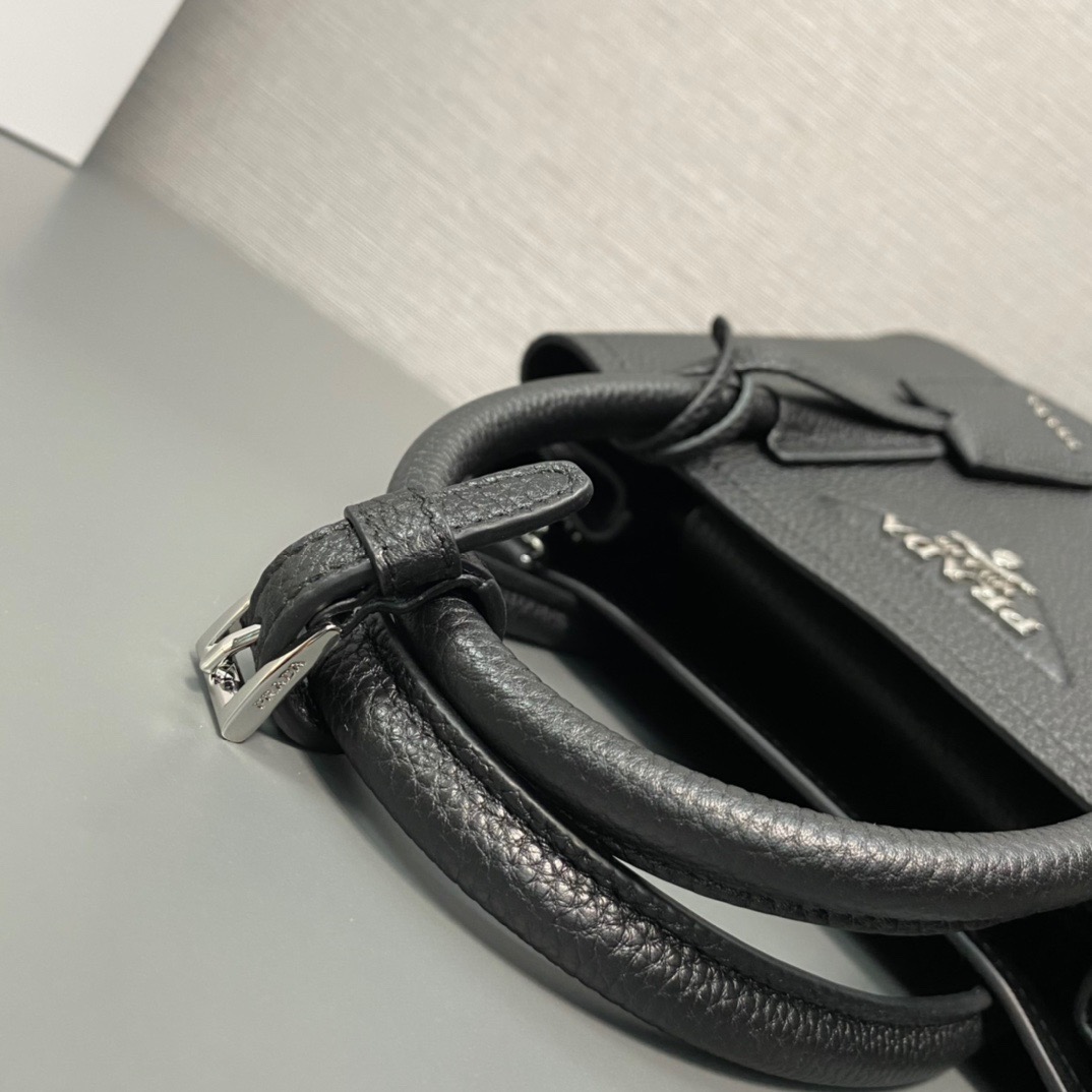 P*rada Bag Top Quality