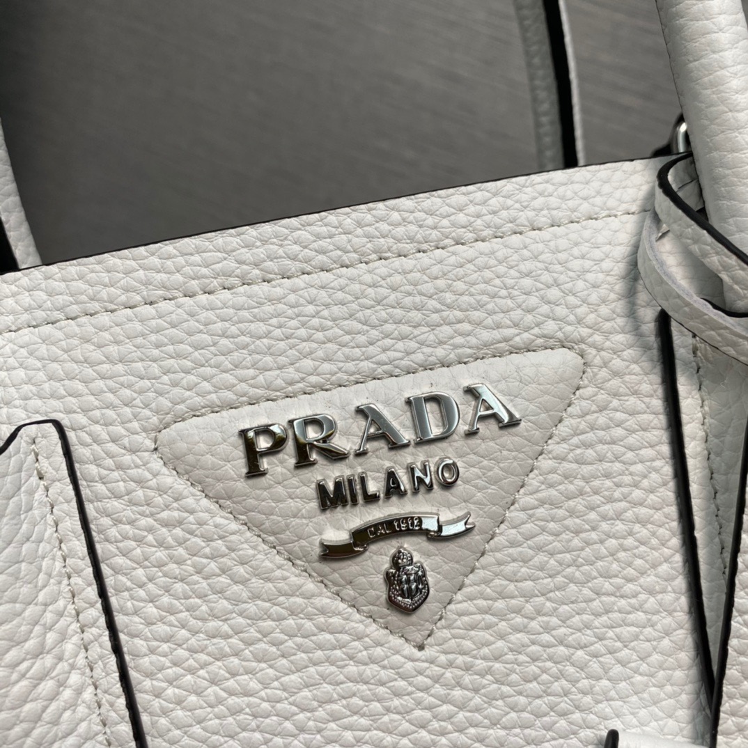 P*rada Bag Top Quality