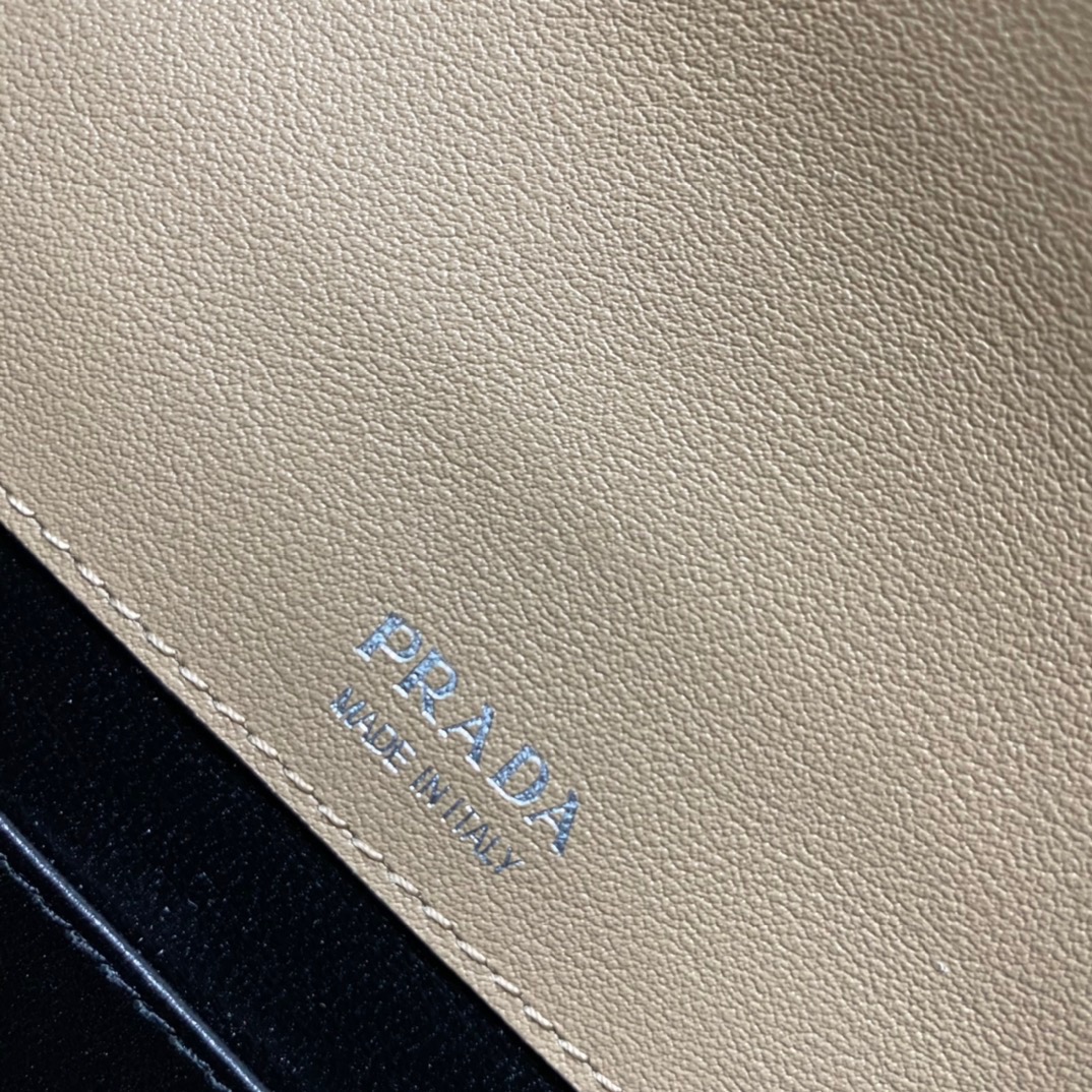 P*rada Bag Top Quality