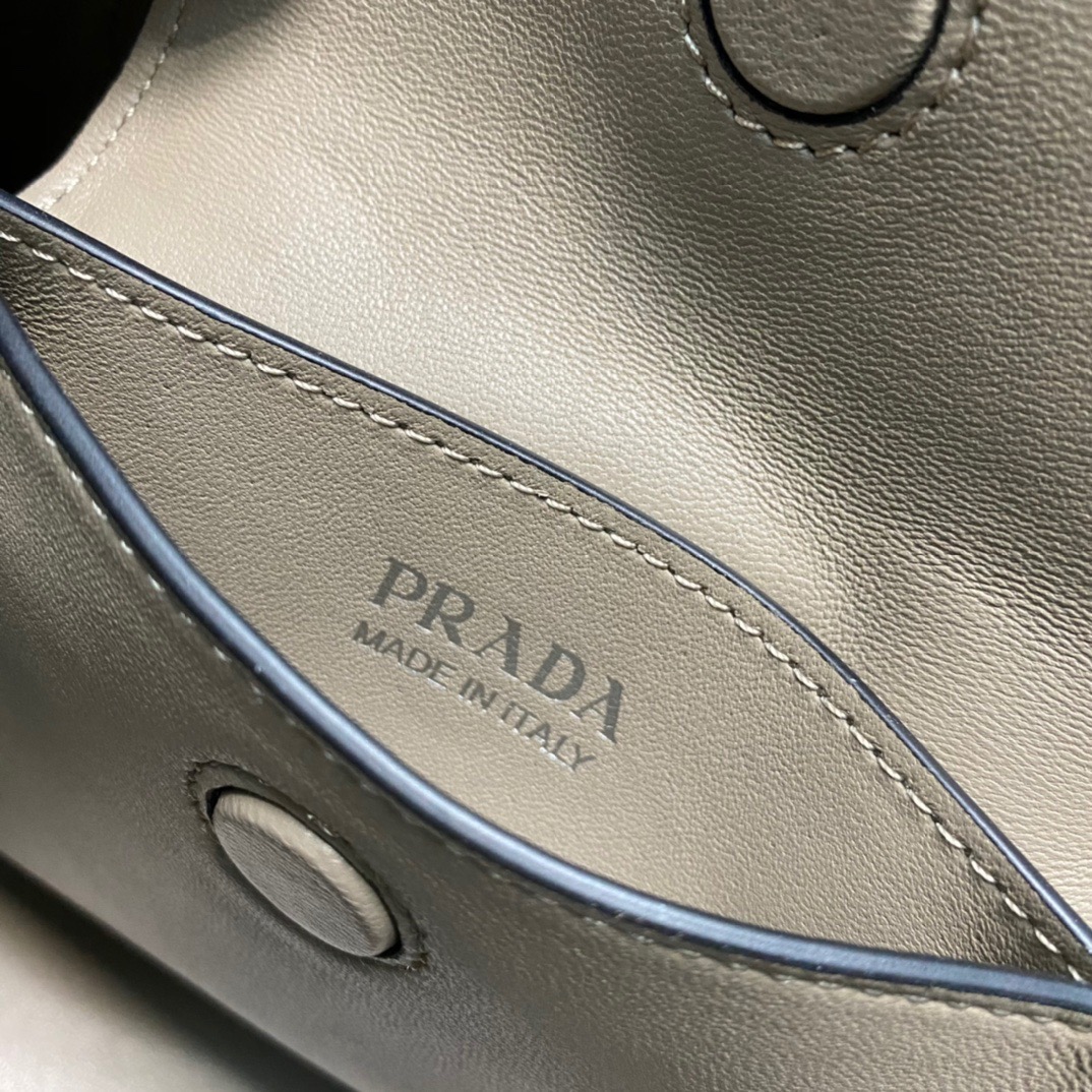 P*rada Bag Top Quality