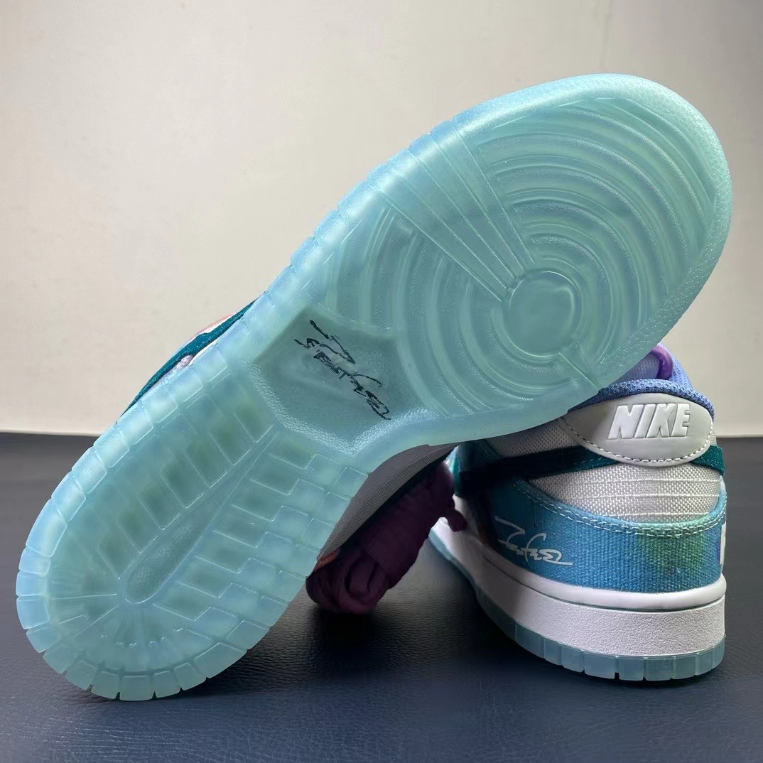 NK SB Dunk Low