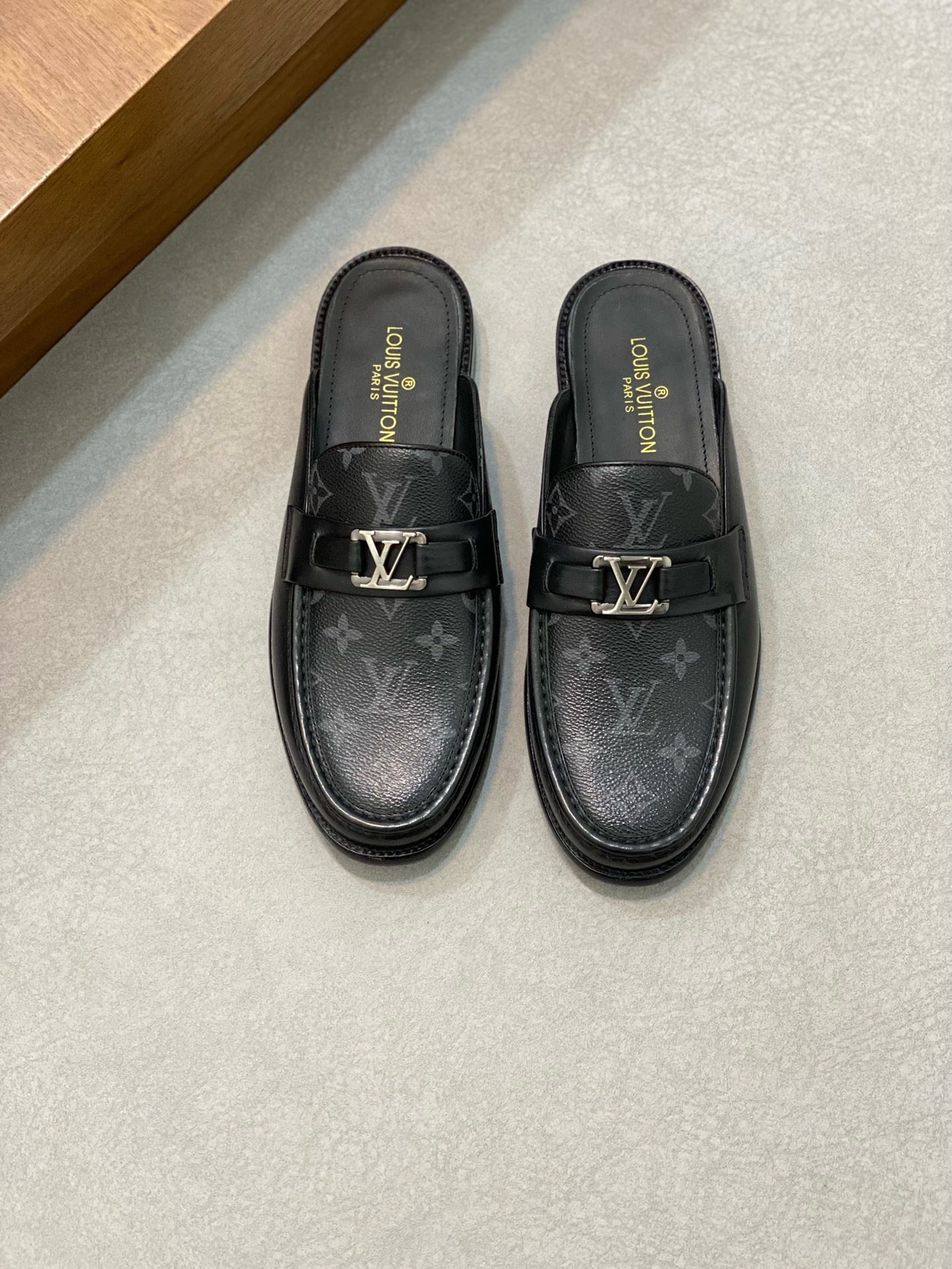 Men L*ouis V*uitton Top Slippers