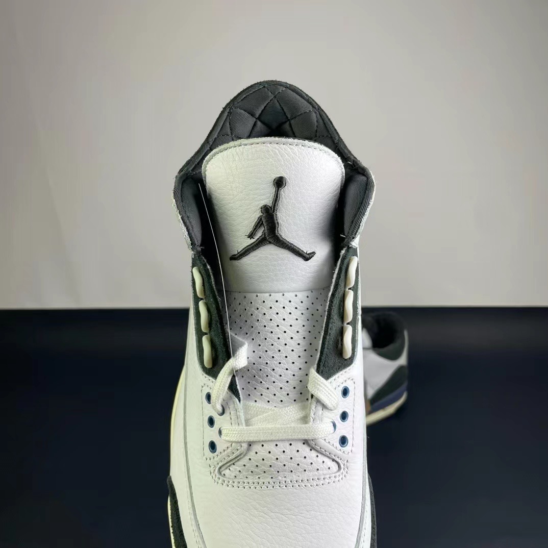 NIKE Air Jordan 3