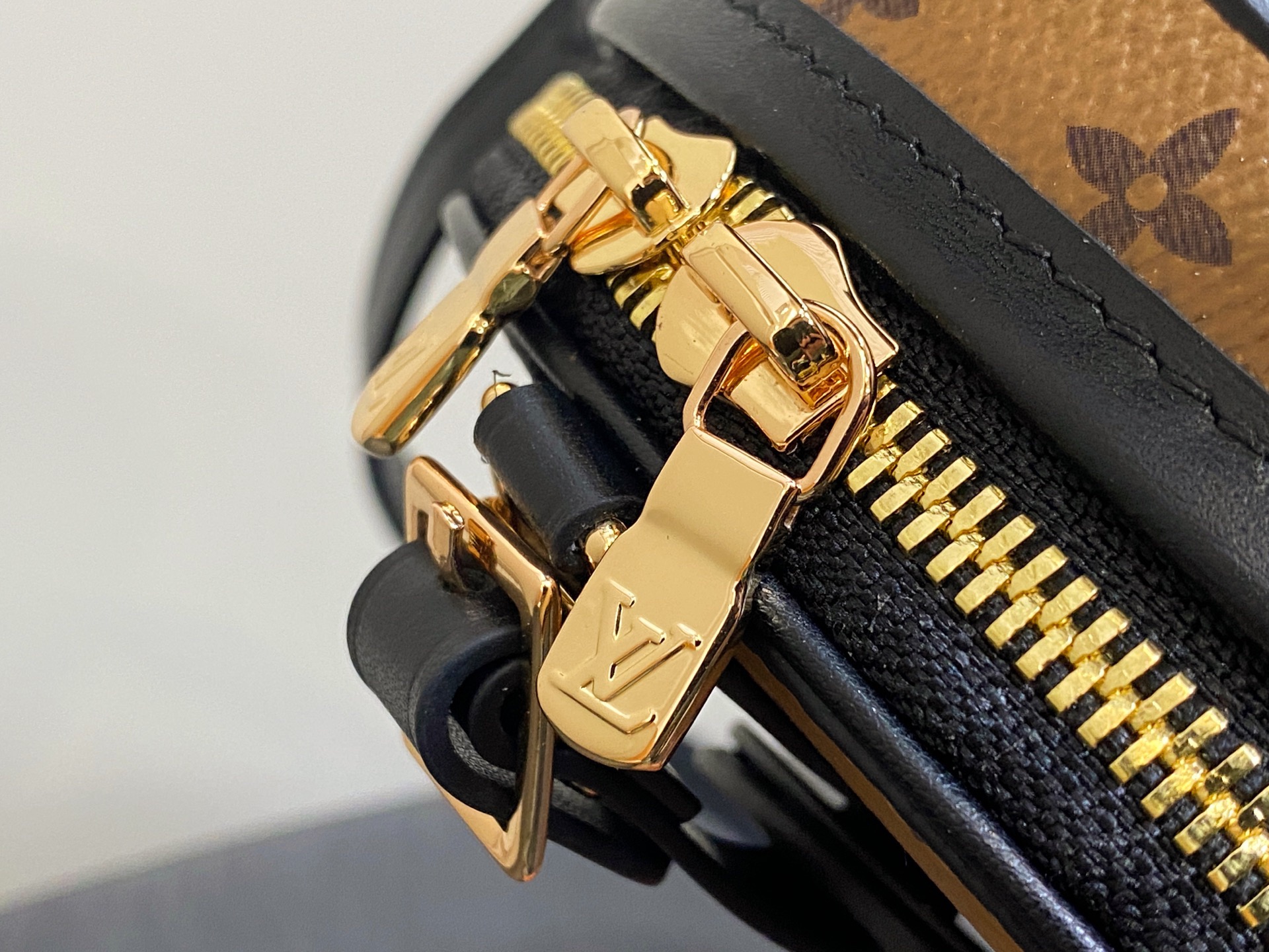 L*ouis V*uitton Top Bag