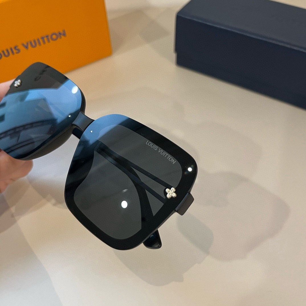 L*ouis V*uitton Glasses