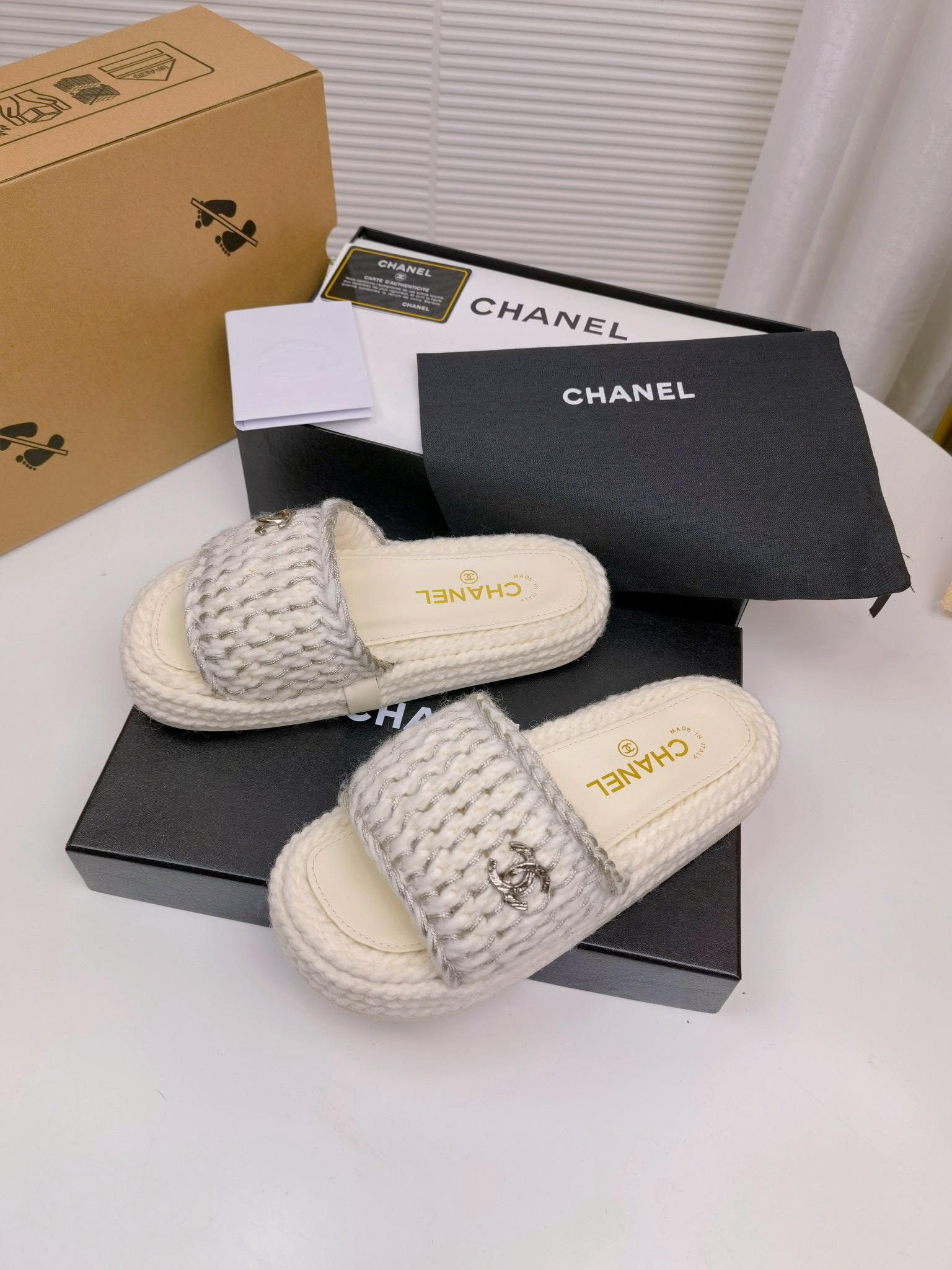 Women Top Quality C*hanel shoes