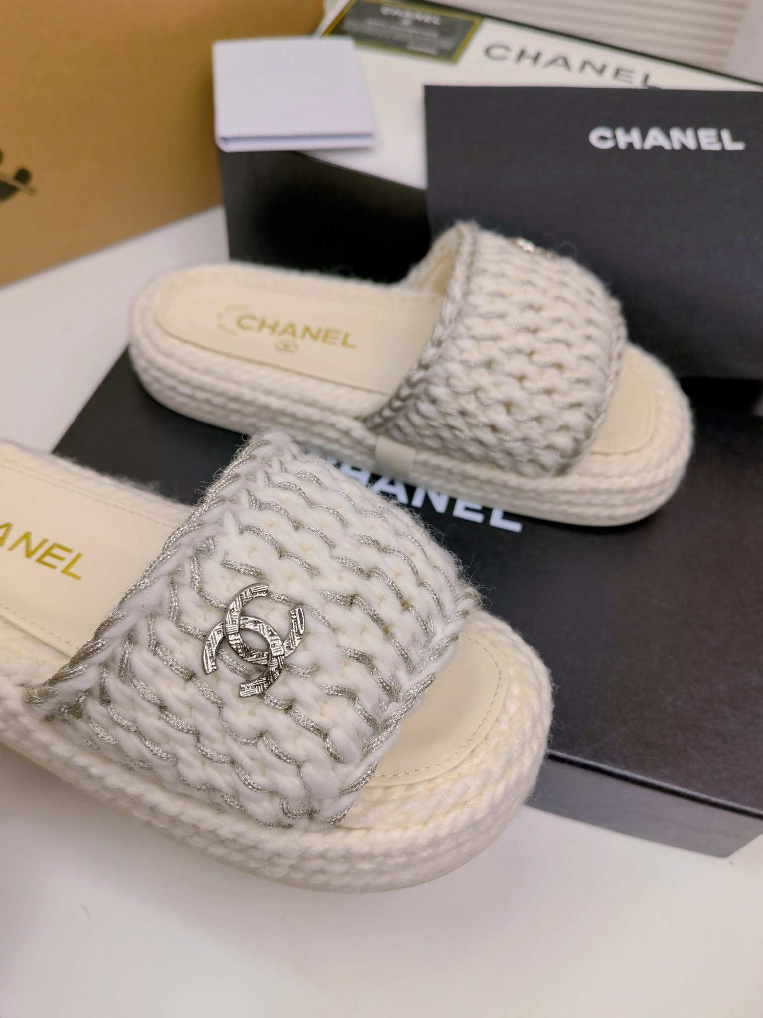 Women Top Quality C*hanel shoes