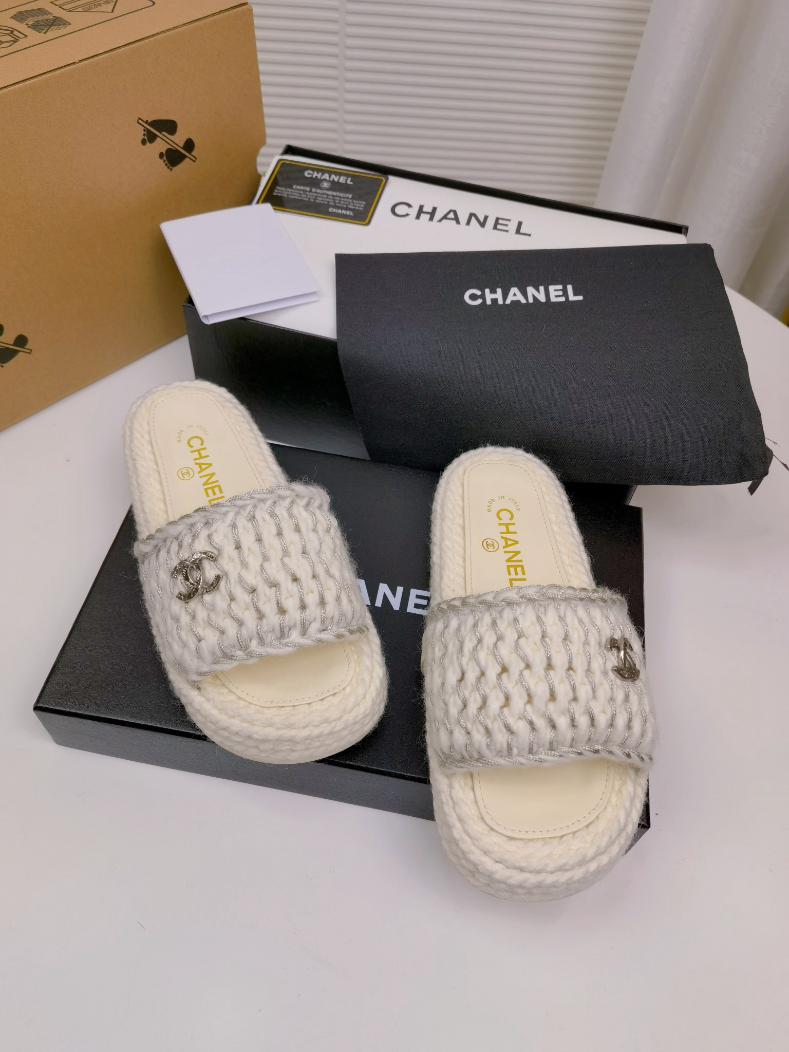 Women Top Quality C*hanel shoes