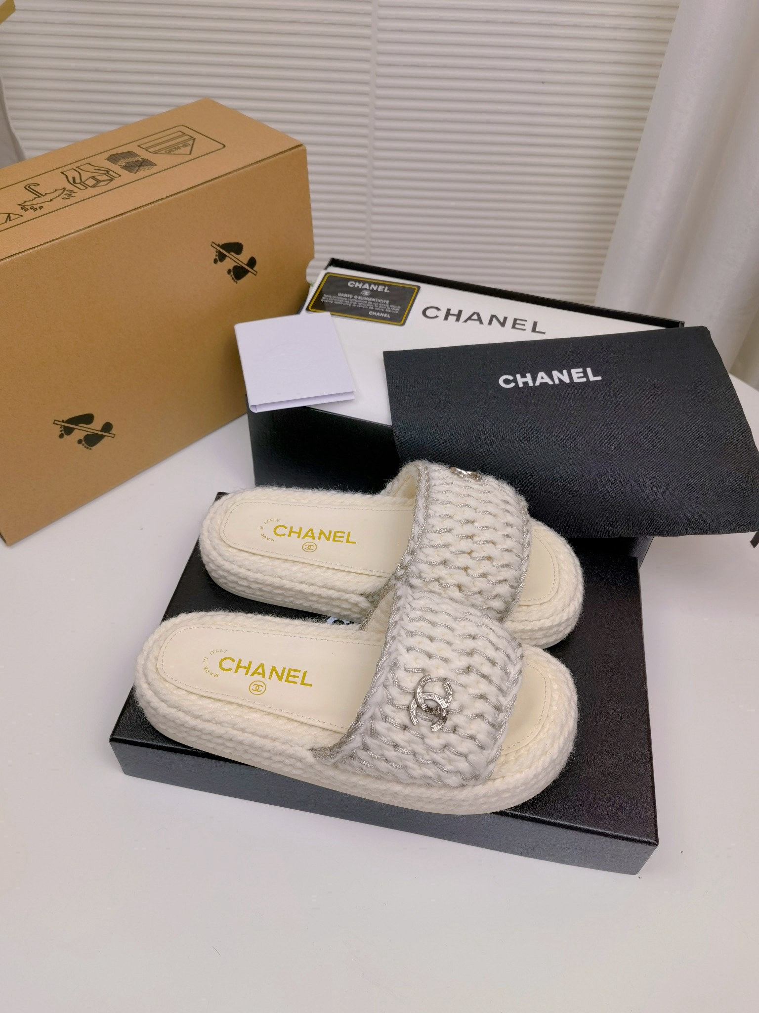 Women Top Quality C*hanel shoes