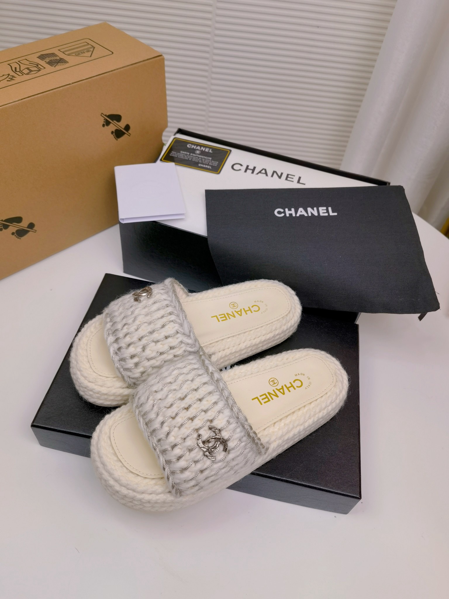 Women Top Quality C*hanel shoes