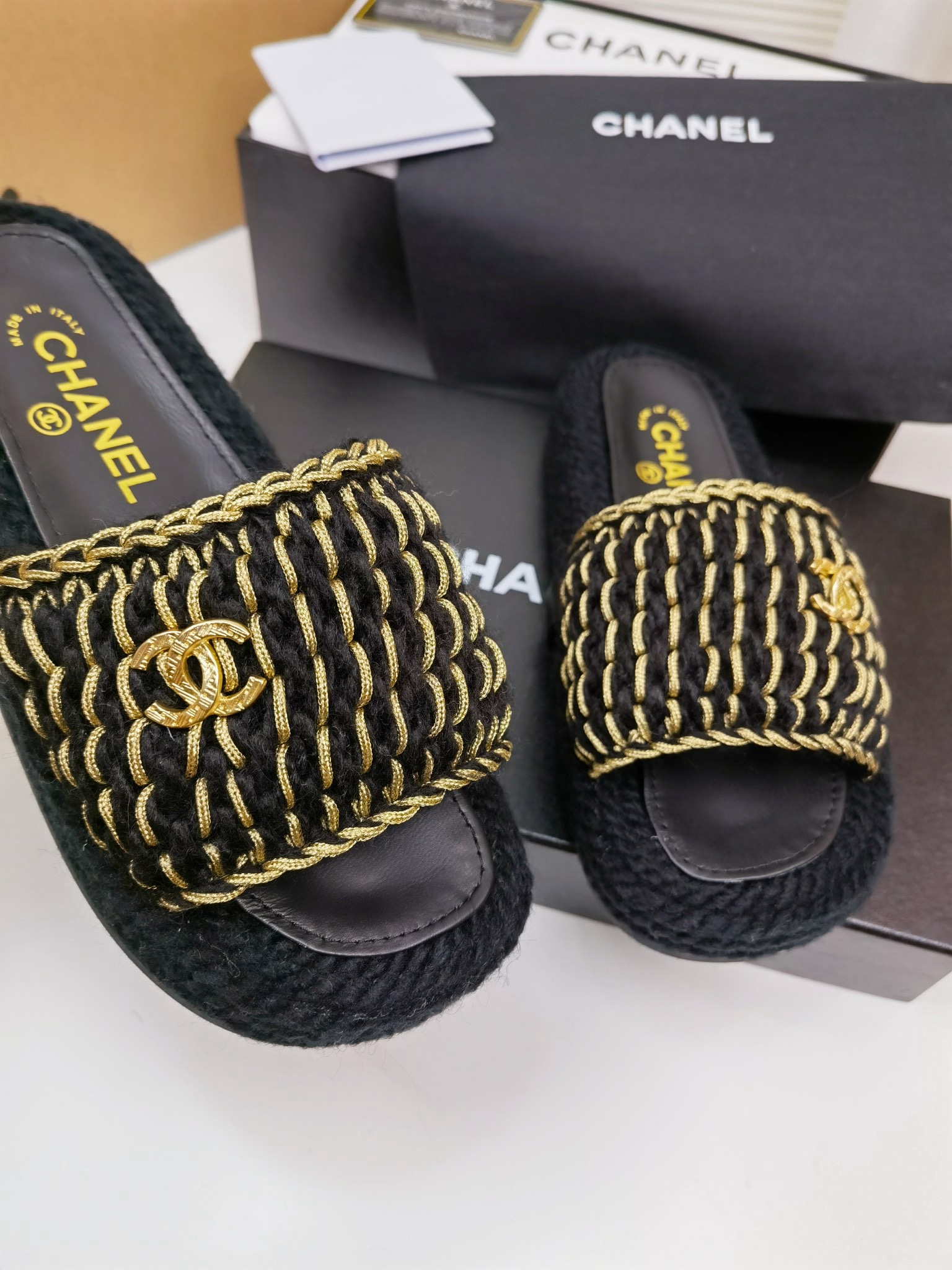 Women Top Quality C*hanel shoes