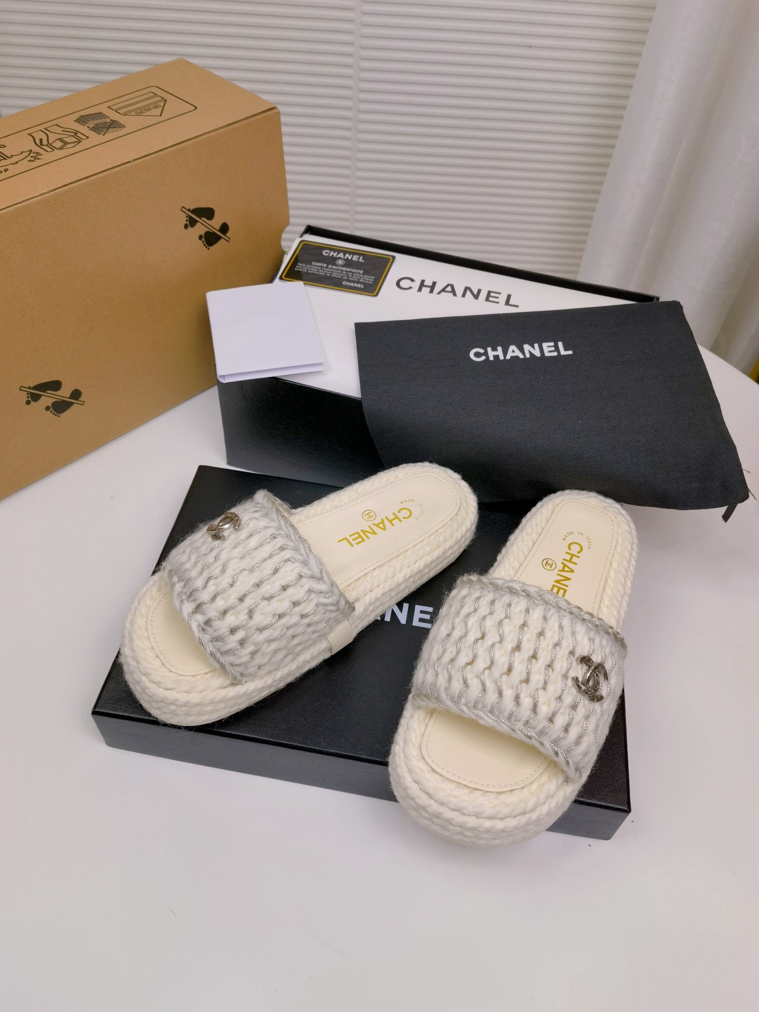 Women Top Quality C*hanel shoes