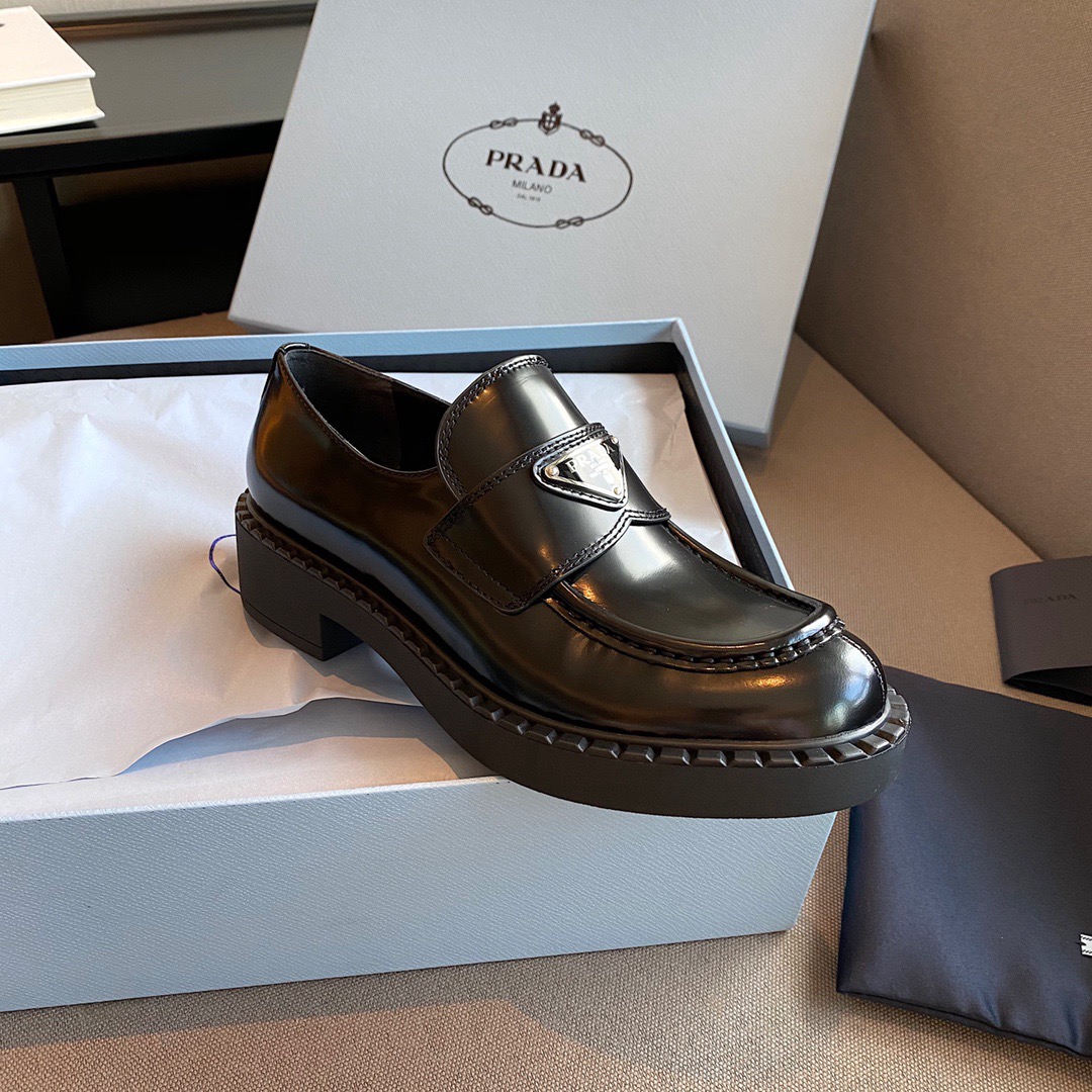 Women Top Quality P*rada shoes