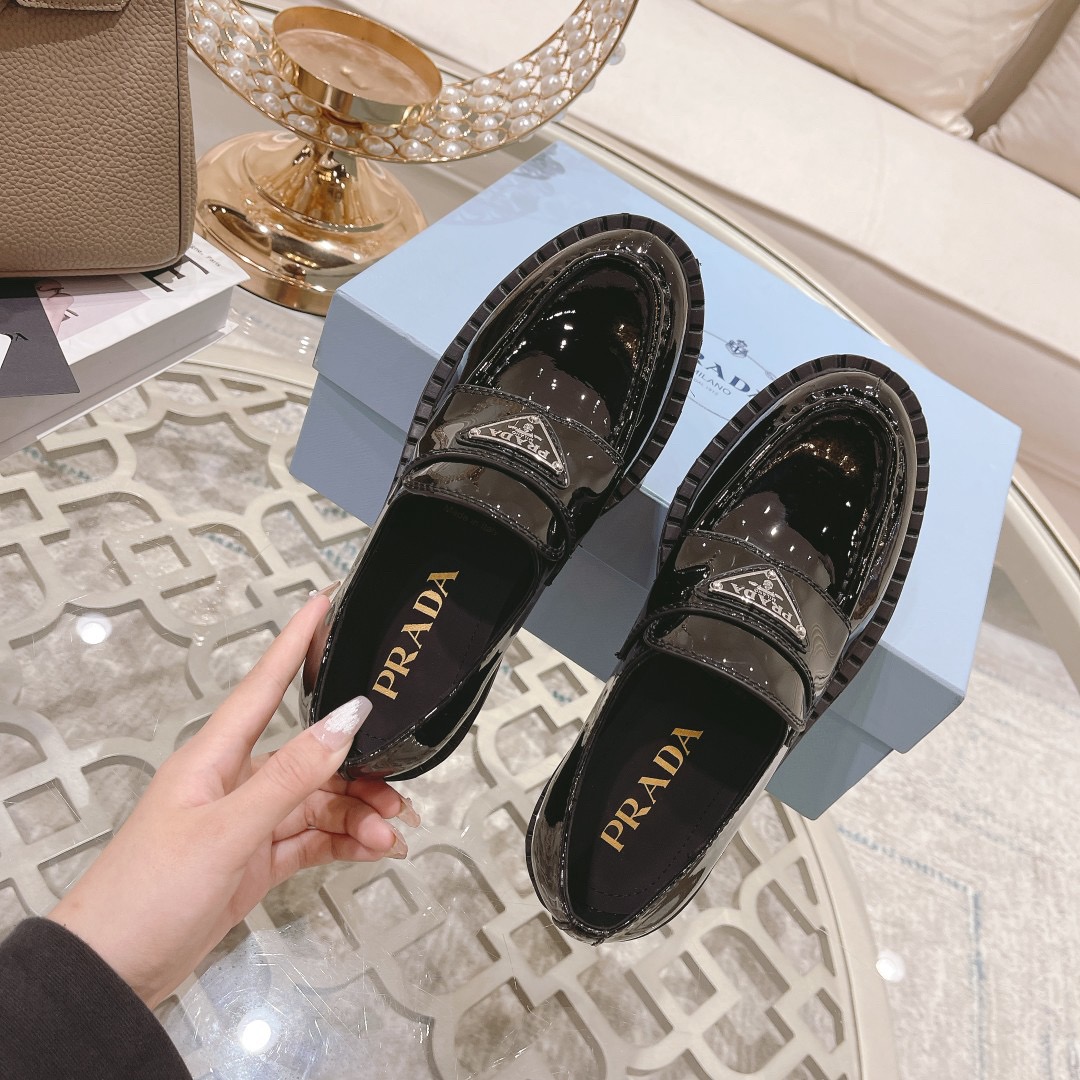 Women Top Quality P*rada shoes