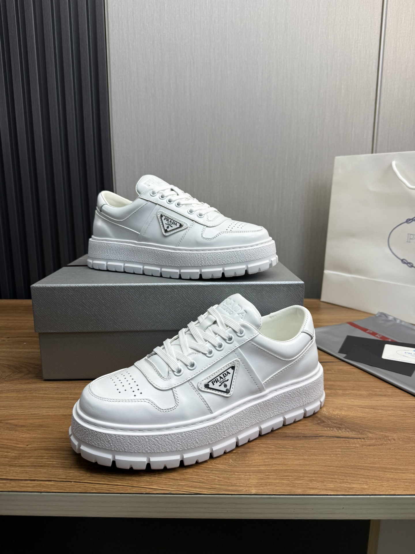 Women Men Top Quality P*rada shoes